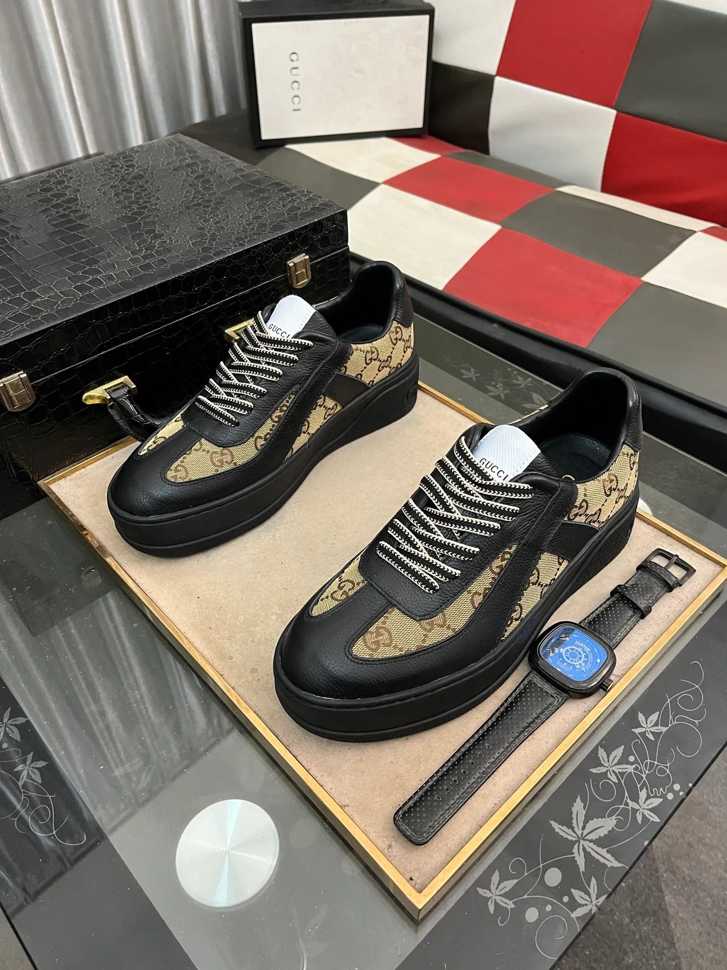 Men's shoes💰420⌚️⌚️[GUCCI] Gucci men's casual shoes are absolutely popular🔥The ultimate matching item for trendy men! The charm of super texture is irresistible, the main recommendation, the flower leather color is bright! The upper is made of high-quality cowhide with branded fabrics, pigskin lining for the feet, and wear-resistant rubber sole, which is noble and elegant! Extremely comfortable🎁🎁You can be as handsome as you want💪 38-443️⃣colors available